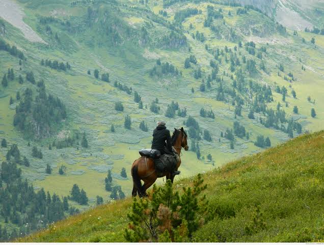 Overlooking the Sary-Jaz valley in Kyrgyzstan